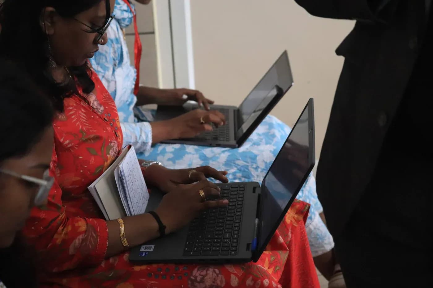 Press delegates reporting live on laptops at DIIMUN